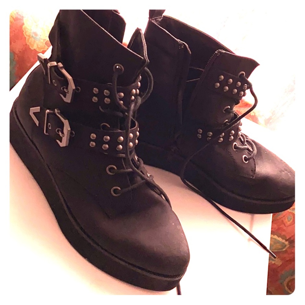 Shoe